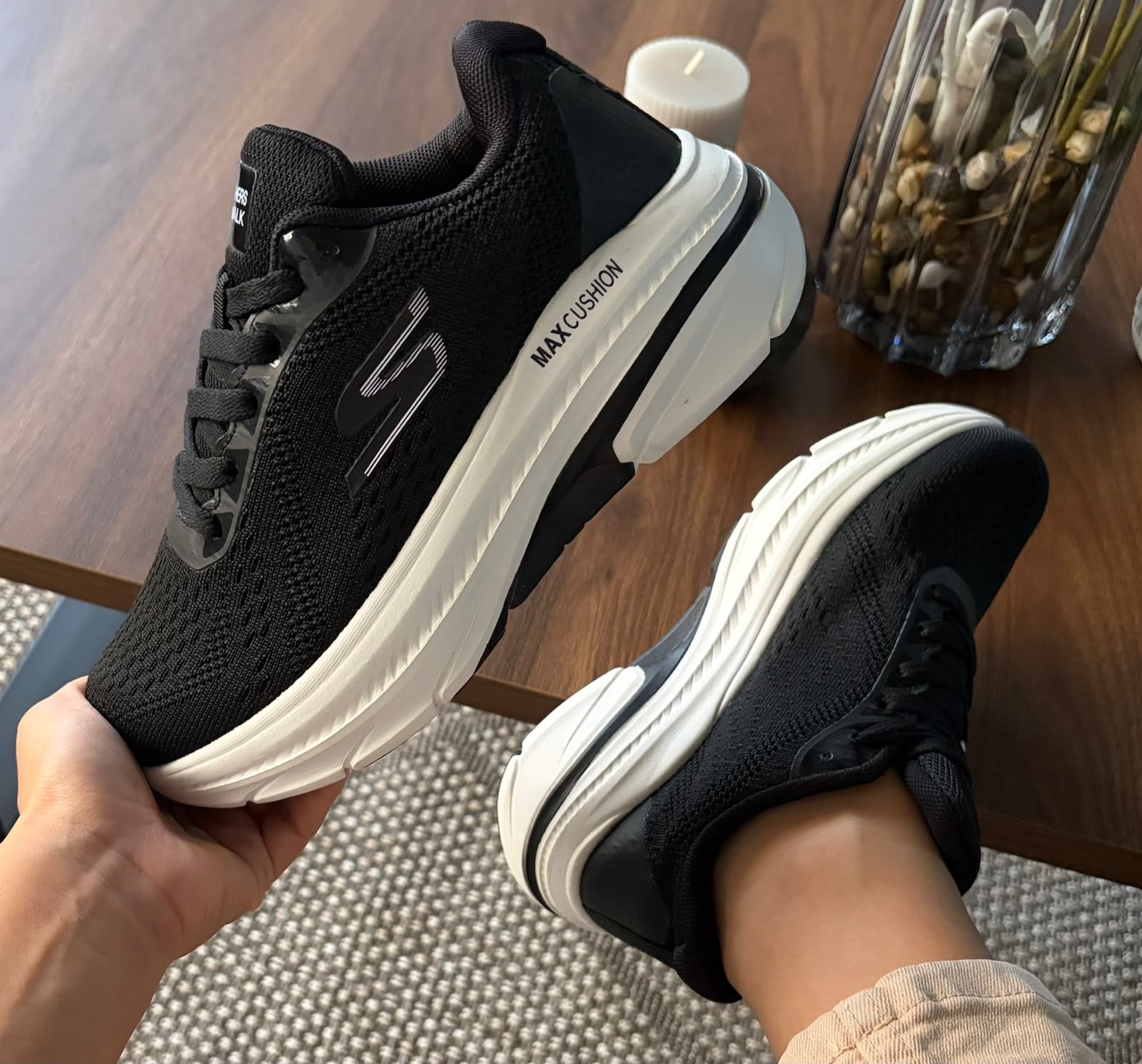 Skechers Max Cushion