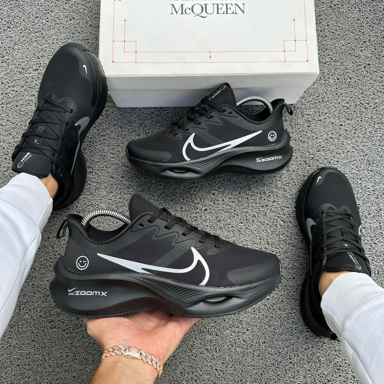 Tenis Nike Zoom X Happy