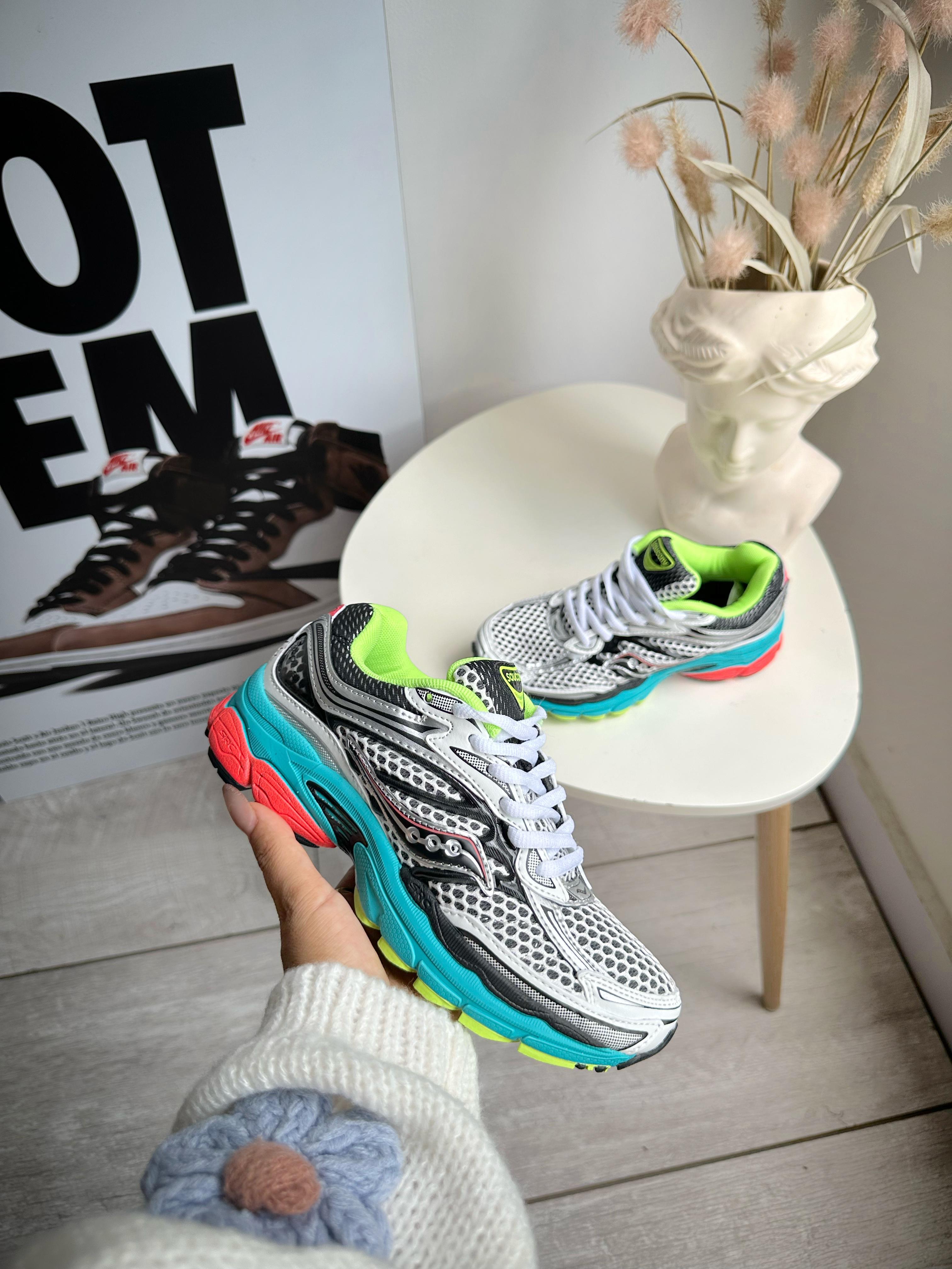 Tenis Saucony Omni