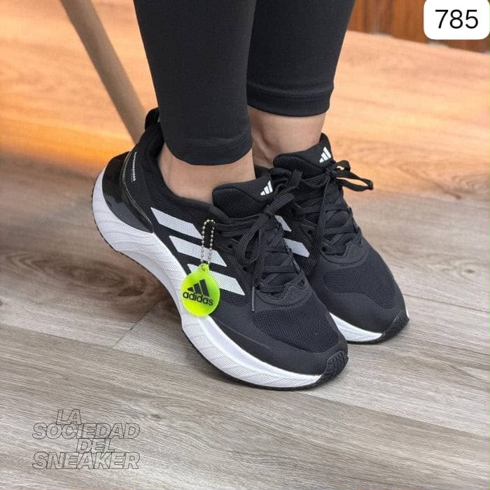Tenis Adidas supermagma